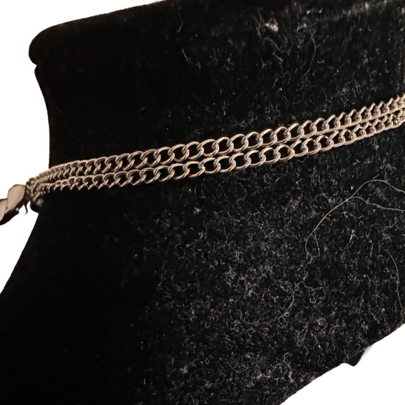 NWT Guess Charm Necklace w/Guess Monogram and Love Heart - Picture 4 of 7